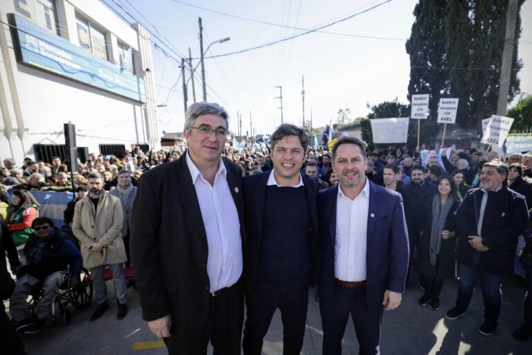 Axel Kicillof inauguró un mercado bonaerense fijo en Ituzaingó