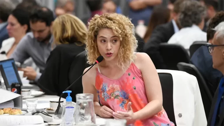 Lourdes Arrieta armó un monobloque y busca un acuerdo con Zago