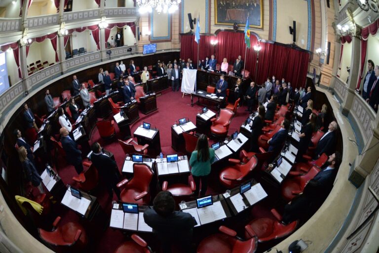 La interna entre Kicillof y Cristina complica aún más la Legislatura